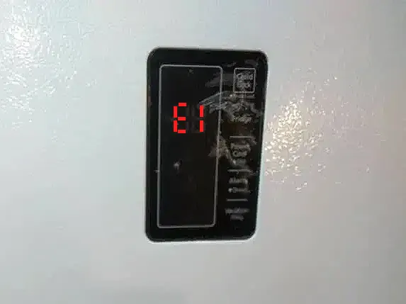 تجربه رفع مشکلات ارور و کد خطا یخچال پارس در تیم اصفهان تعمیر